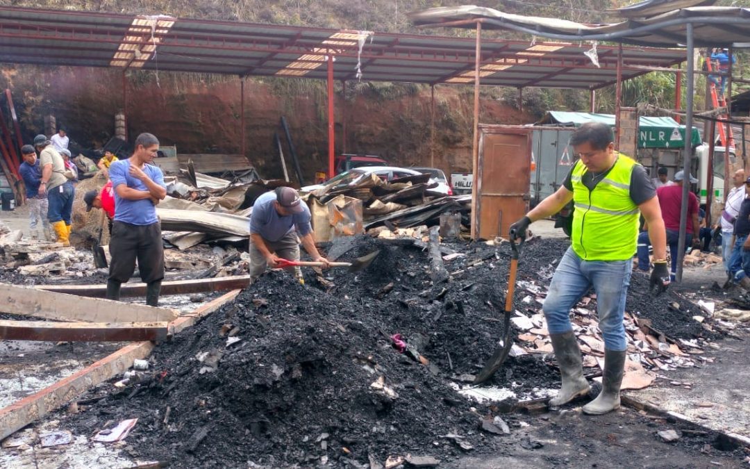 TRABAJO CONJUNTO DE REMOCIÓN DE ESCOMBROS EN EL SECTOR DE PUERTO MINERO.