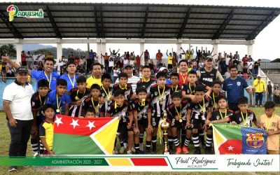 FUTUROS CRACKS DE PAQUISHA SE CORONARON CAMPEONES DE FÚTBOL SUB 13