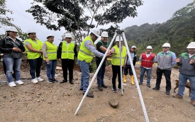 Se construye muros de protección vial en La Concordia, Paquisha